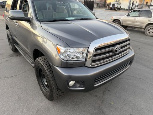 Used 2017 Toyota Sequoia SR5 image 19