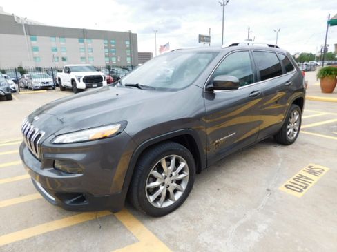 Used 2018 Jeep Cherokee FWD Limited image 4