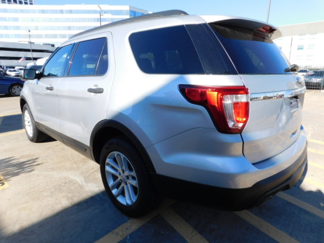 Used 2017 Ford Explorer FWD image 5