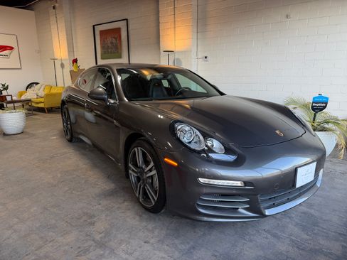 Used 2014 Porsche Panamera 4S image 1