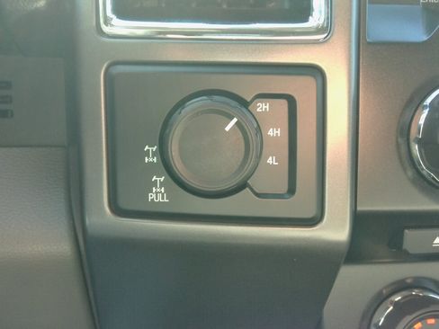 Used 2015 Ford F150 XLT image 60