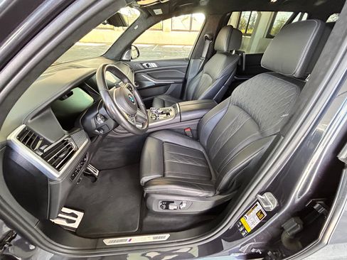 Used 2020 BMW X7 M50i image 10