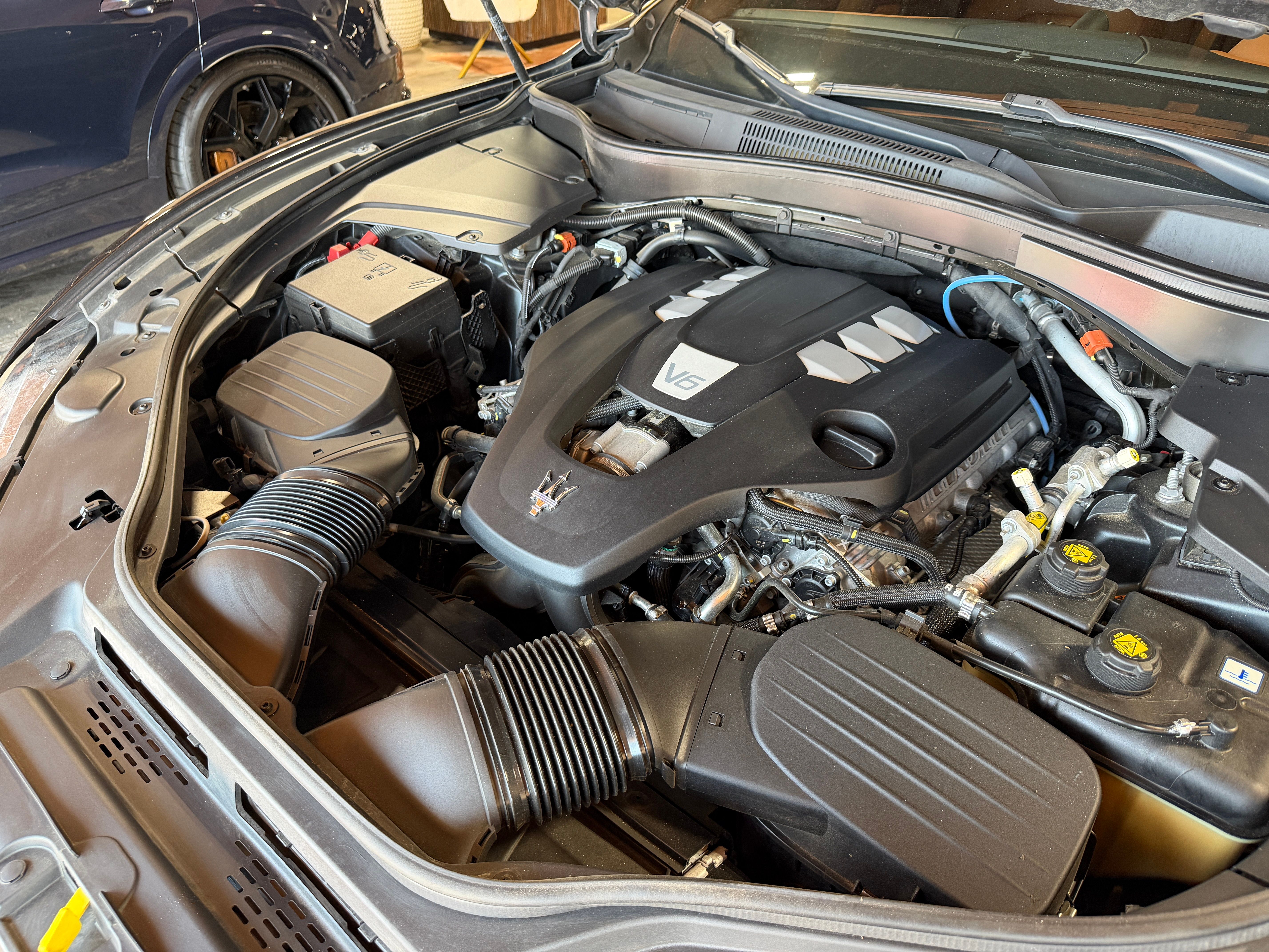 Used 2022 Maserati Levante GT AWD/4WD image 3