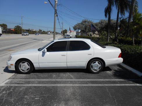 Used 1999 Lexus LS 400 RWD image 2