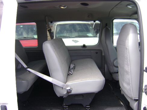 Used 2004 Ford E-150 and Econoline 150 Wagon RWD image 7