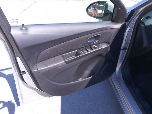 Used 2014 Chevrolet Cruze LT image 9