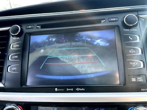 Used 2017 Toyota Highlander SE image 16