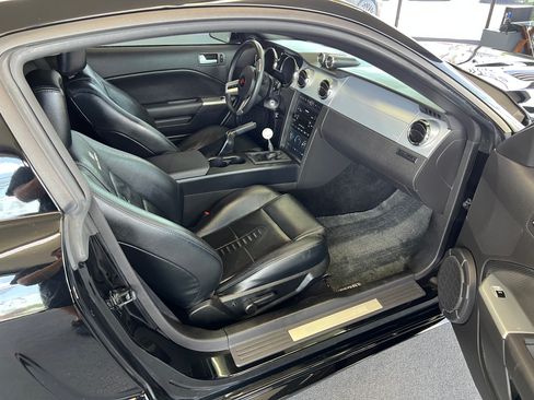 Used 2006 Ford Mustang GT Deluxe RWD image 13
