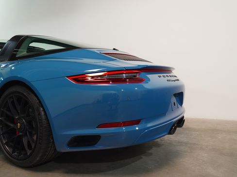 Used 2018 Porsche 911 Targa 4 GTS image 49