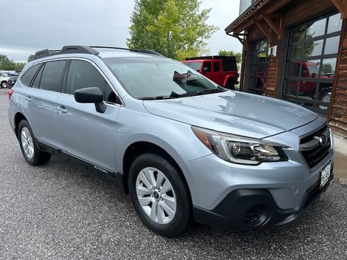 Used 2018 Subaru Outback 2.5i AWD/4WD image 2