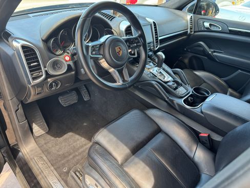 Used 2017 Porsche Cayenne AWD/4WD image 2