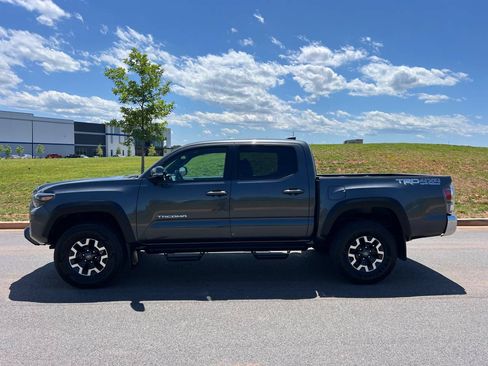 Used 2022 Toyota Tacoma TRD Off-Road image 6