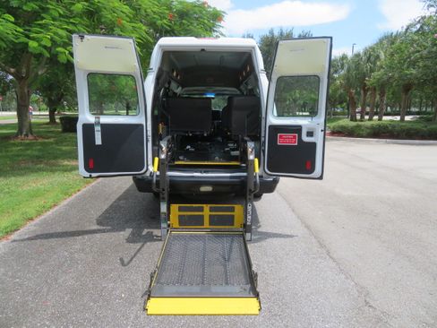 Used 2011 Ford E-350 and Econoline 350 Extended Super Duty RWD image 5