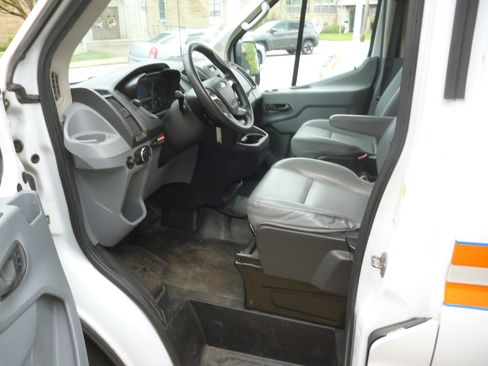 Used 2015 Ford Transit 250 130 Medium Roof RWD image 9