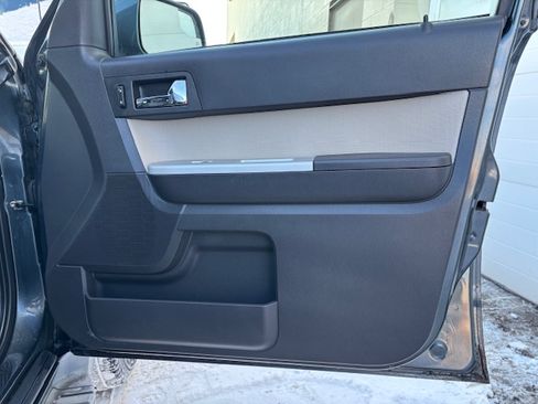 Used 2010 Mercury Mariner Premier image 16