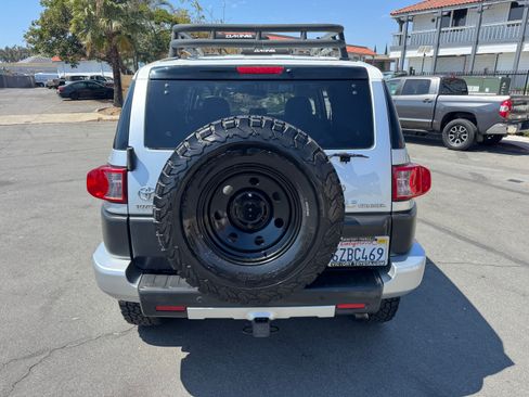 Used 2007 Toyota FJ Cruiser image 10