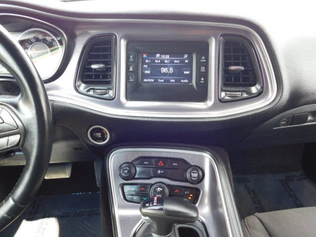 Used 2015 Dodge Challenger SXT RWD image 13