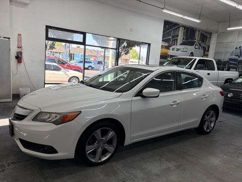 Used 2014 Acura ILX w/ Premium Package FWD image 2