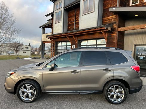 Used 2017 Subaru Forester 2.5i Touring image 3