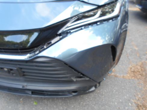 Used 2022 Toyota Venza LE AWD image 6