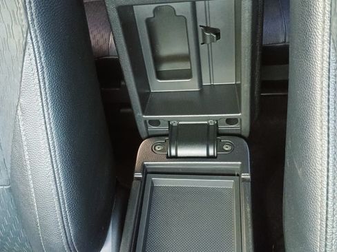 Used 2015 Mitsubishi Outlander SE image 23