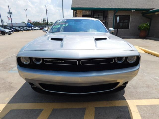 Used 2015 Dodge Challenger SXT RWD image 3
