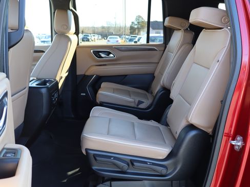 Used 2021 Chevrolet Suburban Premier image 15