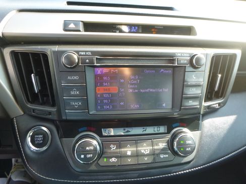 Used 2013 Toyota RAV4 AWD Limited image 31