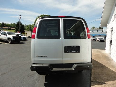 New 2026 Chevrolet Express 2500 RWD image 9