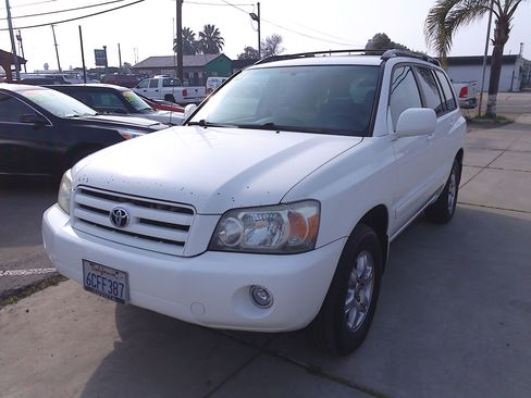 Used 2004 Toyota Highlander image 2