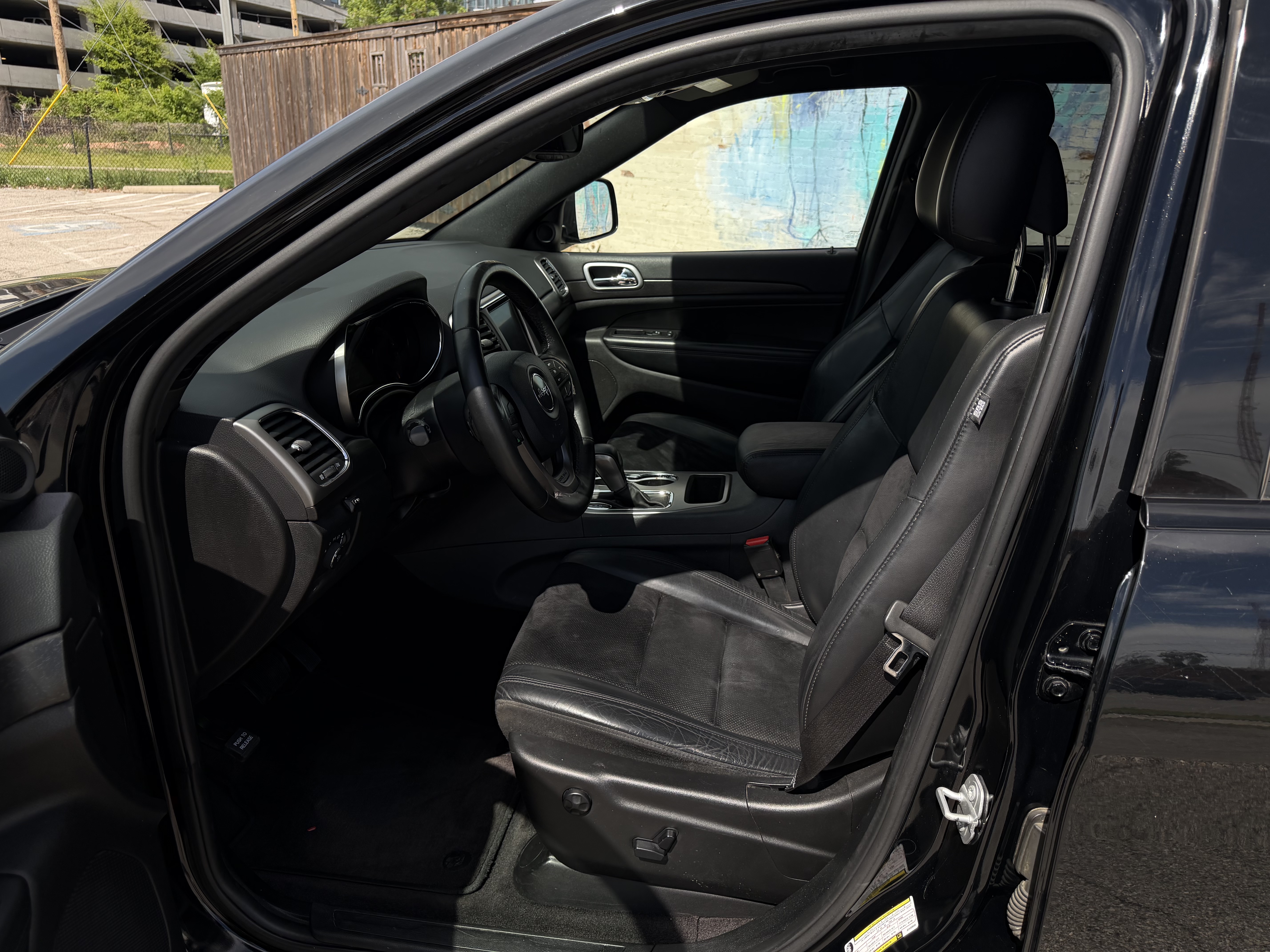 Used 2018 Jeep Grand Cherokee 2WD Laredo image 2