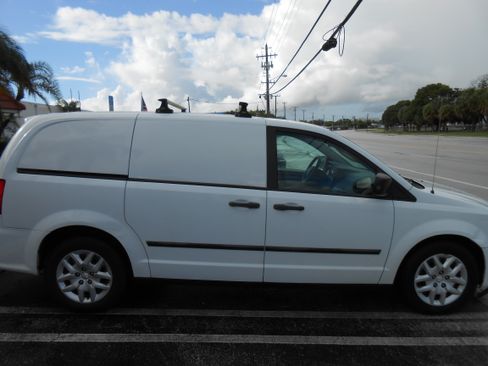 Used 2014 RAM C/V Tradesman image 3