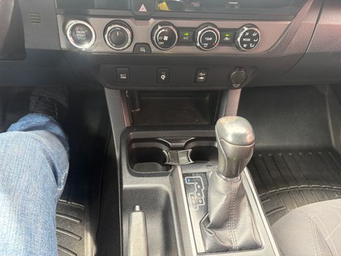 Used 2017 Toyota Tacoma 4x4 Access Cab image 18