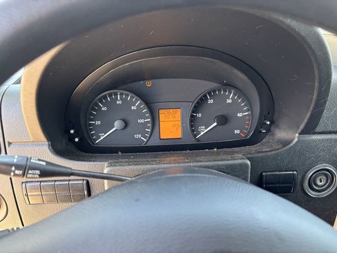 Used 2013 Freightliner Sprinter 2500 image 17