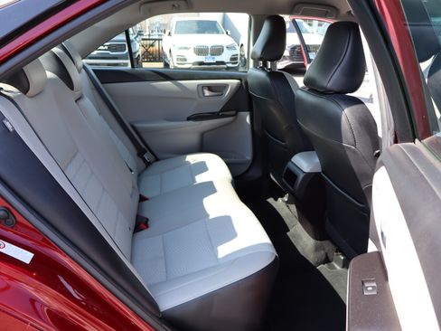 Used 2016 Toyota Camry SE image 14