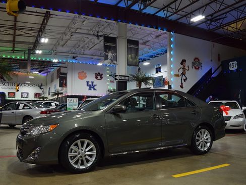Used 2012 Toyota Camry XLE image 3