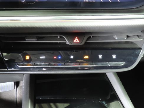 Used 2025 Buick Envision Preferred image 42