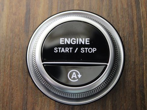 Used 2025 Mercedes-Benz C 300 image 28