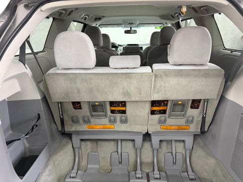 Used 2012 Toyota Sienna LE FWD image 15