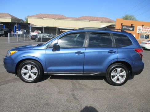Used 2015 Subaru Forester 2.5i Premium Sport Utility 4D AWD/4WD image 2