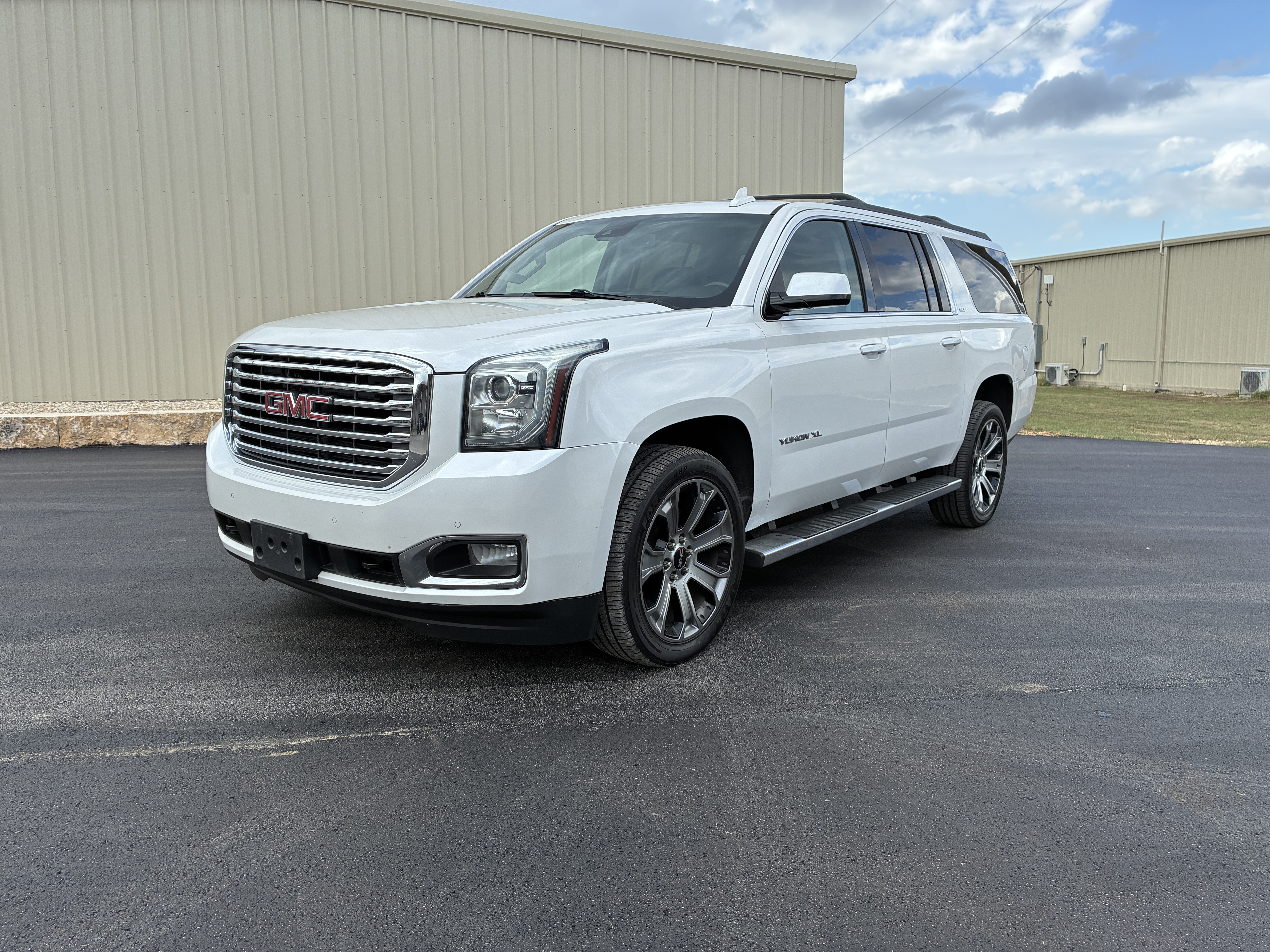 Used 2019 GMC Yukon XL 2WD SLT image 1
