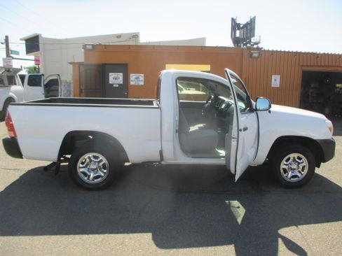 Used 2014 Toyota Tacoma w/ SR5 Package RWD image 14