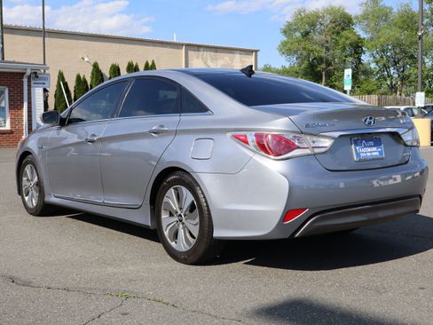 Used 2015 Hyundai Sonata Limited Hybrid FWD image 6