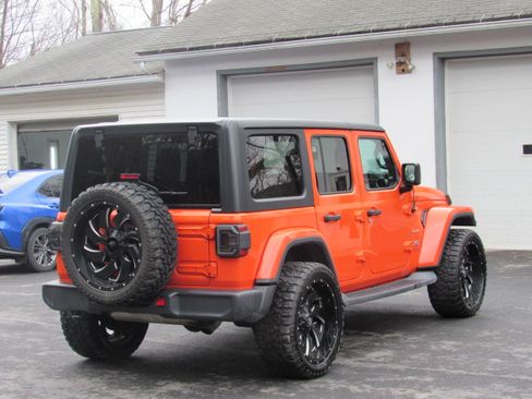 Used 2019 Jeep Wrangler Unlimited Sahara image 7