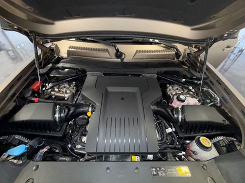 Used 2025 Land Rover Defender 110 OCTA image 45