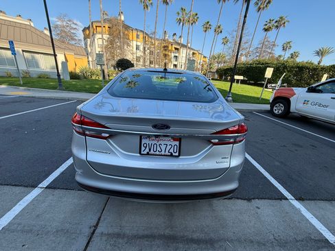 Used 2017 Ford Fusion SE image 5