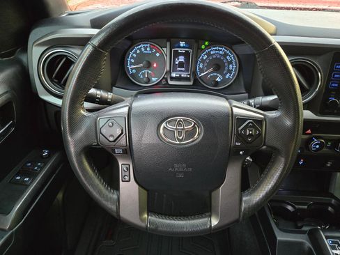 Used 2017 Toyota Tacoma TRD Sport image 25