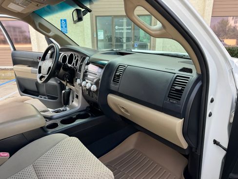Used 2013 Toyota Tundra image 28