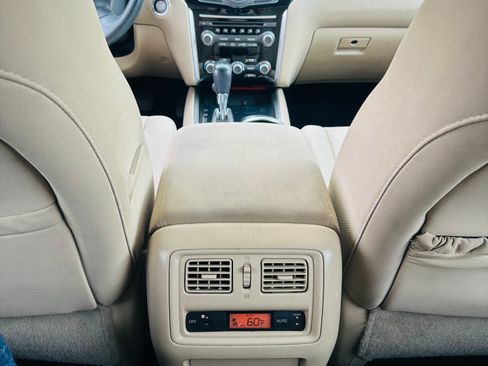 Used 2017 Nissan Pathfinder SV image 25