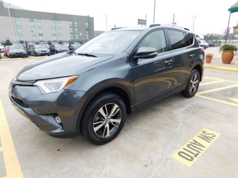 Used 2018 Toyota RAV4 XLE image 4